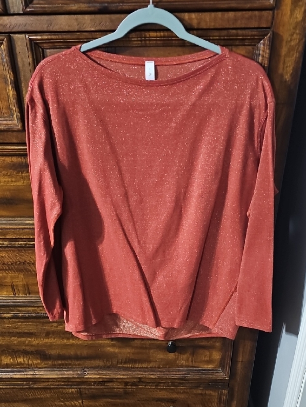 Lululemon Back In Action Sz 6 Womsns Top. Gorgeous Shimmer!! Gold/Red Orange!